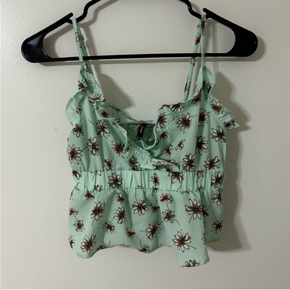 Vera Moda Cropped Ruffle Floral Tank Top - Picture 2 of 6